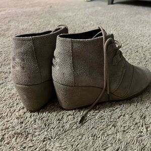 Tom’s tan suede wedge booties